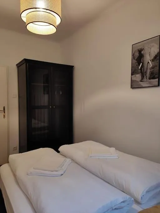 Apartment Elephant- Metro To The Opera 1 Min Away Vienna Austria
